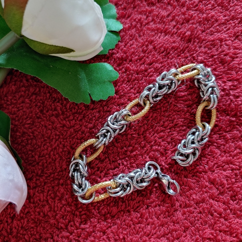 True tone link bracelet